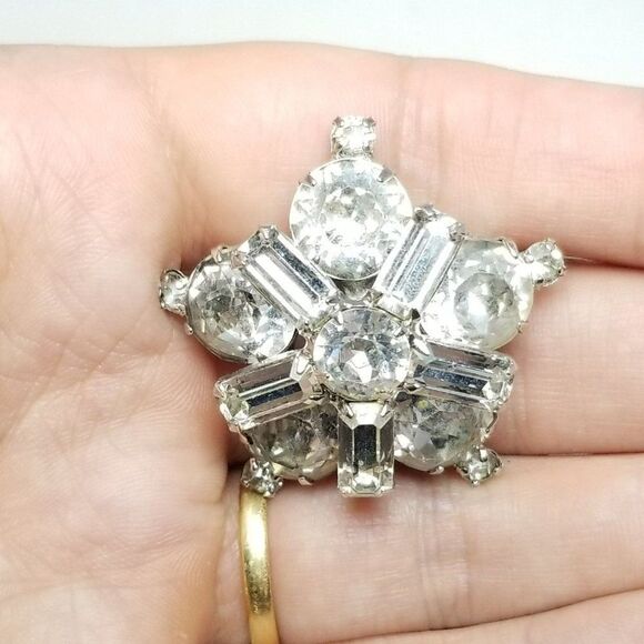 Vintage Five Pointed Star Rhinestone Brooch, Silver Tone Sparkle, Radiant Pin - Picture 2 of 5